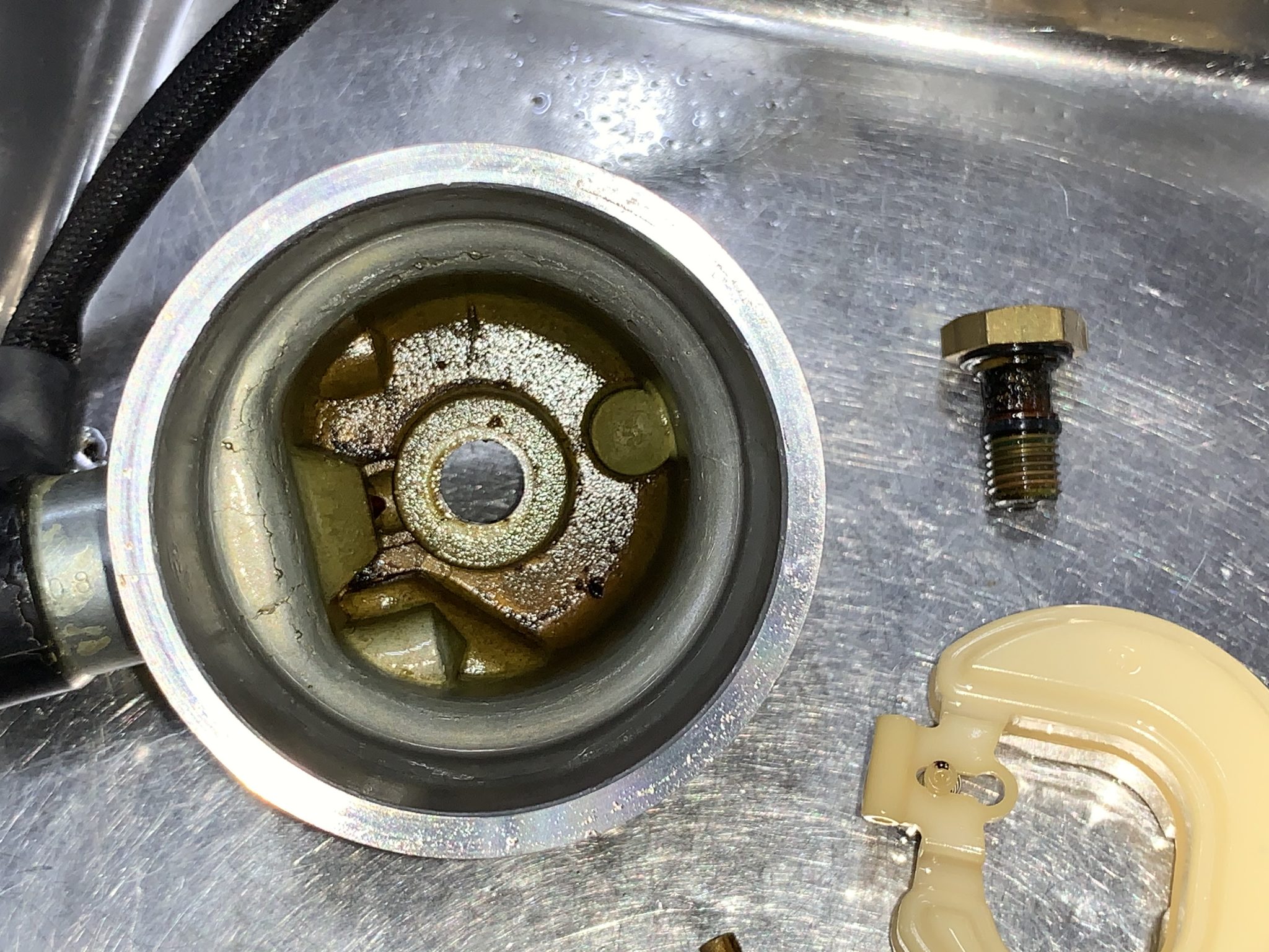 ホンダ HSS1170i エンジンかかるけどチョークレバーを開けるとエンストする。 ｜修理ブログ｜プラウ PLOW