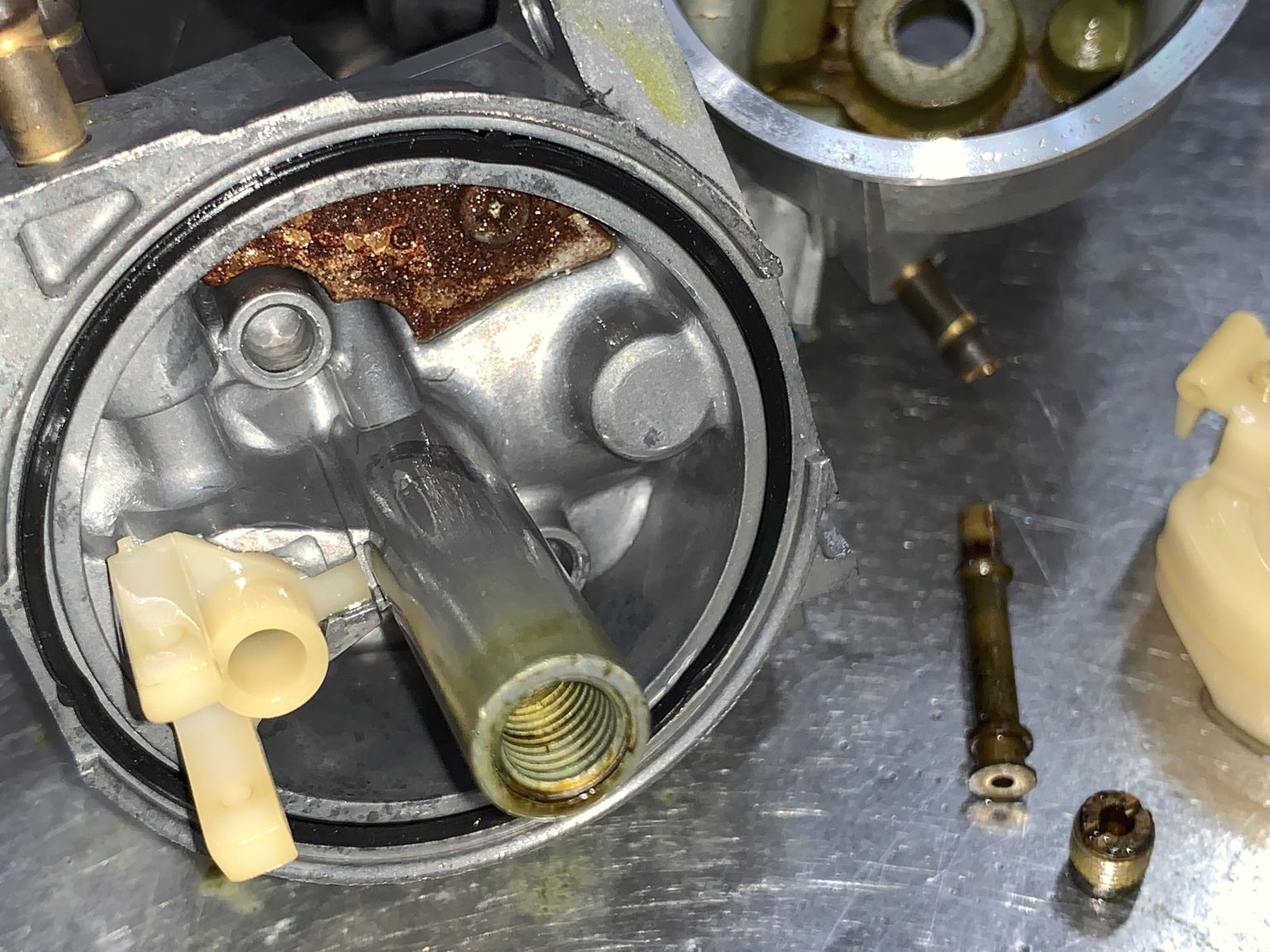 ホンダ HSS1170i エンジンかかるけどチョークレバーを開けるとエンストする。 ｜修理ブログ｜プラウ PLOW