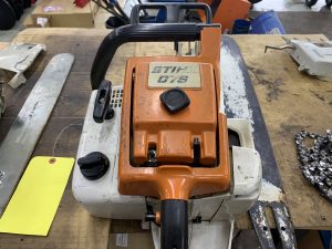 STIHL 076AV アイドリング回転数でソーチェーンが回りっぱなしになる