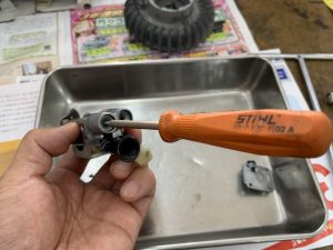 STIHL MS261 不具合箇所発見、キャブレター分解清掃 ｜修理ブログ｜プラウ PLOW