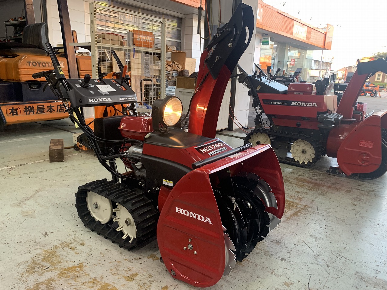 ホンダHSS760nJX 中古除雪機 点検塗装完了 ｜修理ブログ｜プラウ PLOW