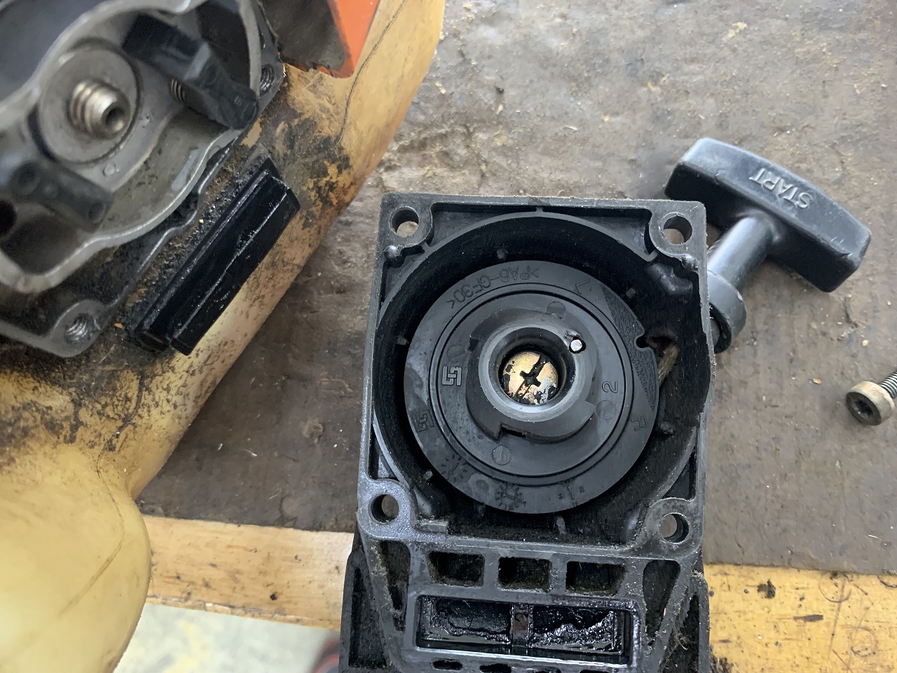 STIHL　FS26RC　エンジン　始動◯　リコイルスターター割れ有り STIHL FS26RC エンジン 始動◯ リコイルスターター割れ有り STIHL