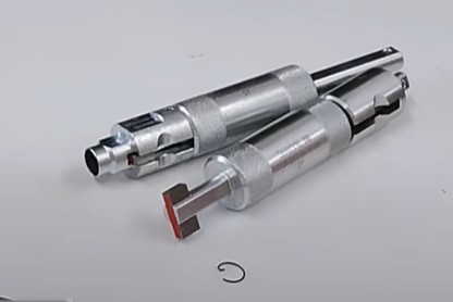 ピストンサークリップを装着する専用工具の過去動画 ｜修理ブログ