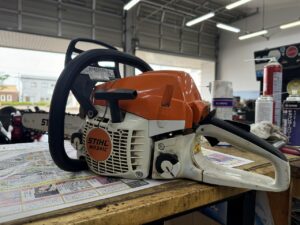 STIHL MS241C-M エンジンかからない、燃料タンクにチェンオイルを入れてしまった。 ｜修理ブログ｜プラウ PLOW