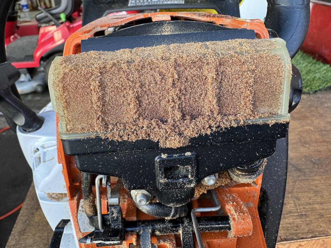 STIHL MS250C-BE エアーフィルター未清掃でエンジン不調 ｜修理ブログ