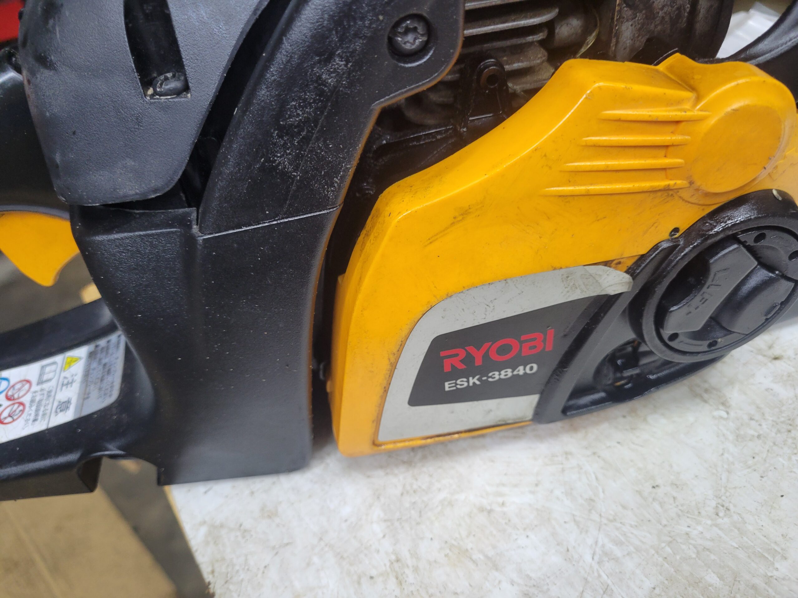 RYOBI チェーンソー　刃なし　ESK-3840 エンジン式　修理ベース RYOBI ESK-3840 ｜修理ブログ｜プラウ PLOW