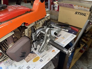STIHL 041AV オイルポンプ分解 ｜修理ブログ｜プラウ PLOW