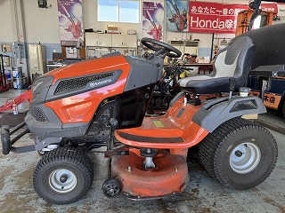 Husqvarna ハスクバーナ乗用芝刈機 TS142TXD 点検入庫しました